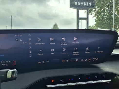 Used 2025 Buick Enclave Preferred w/ Power Package image 13