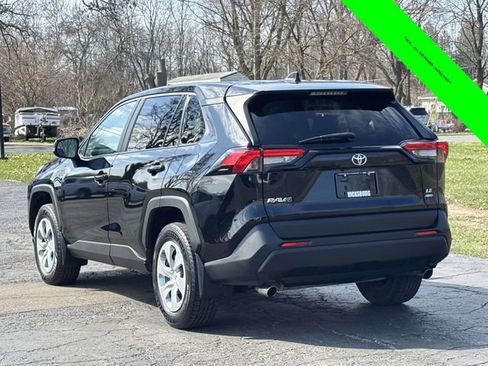 Used 2022 Toyota RAV4 LE AWD/4WD image 2