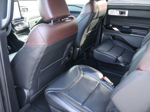 Used 2023 Ford Explorer Platinum w/ Technology Package AWD/4WD image 15