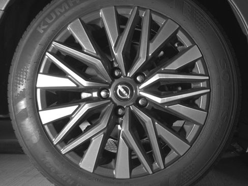 Used 2025 Nissan Altima 2.5 SV FWD image 12