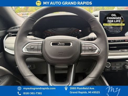 Used 2025 Jeep Compass Limited AWD/4WD image 14