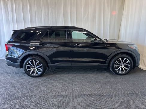 Used 2025 Ford Explorer ST-Line AWD/4WD image 2