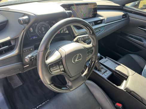 Used 2020 Lexus ES 300h w/ Premium Package image 13