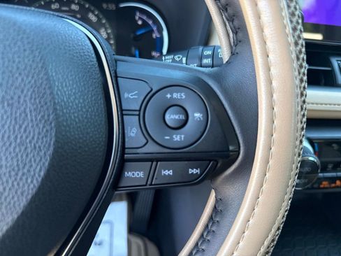 Used 2025 Toyota RAV4 XLE Premium image 28