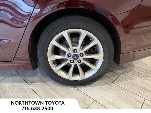 Used 2017 Ford Fusion SE image 33