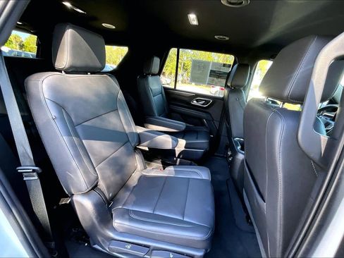 Used 2022 Chevrolet Tahoe LT w/ Luxury Package image 18