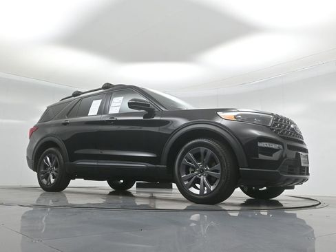 Certified 2023 Ford Explorer XLT w/ Equipment Group 202A image 4
