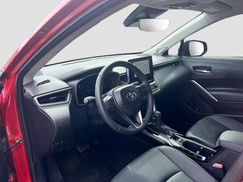Used 2024 Toyota Corolla Cross XLE w/ Convenience Package AWD/4WD image 9