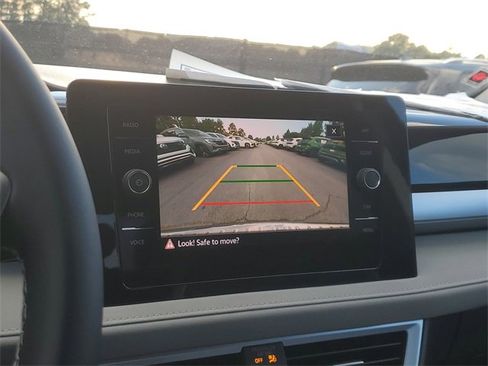 New 2025 Volkswagen Taos SE image 23