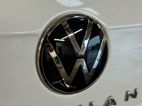 Used 2024 Volkswagen Tiguan SE R-Line FWD image 18
