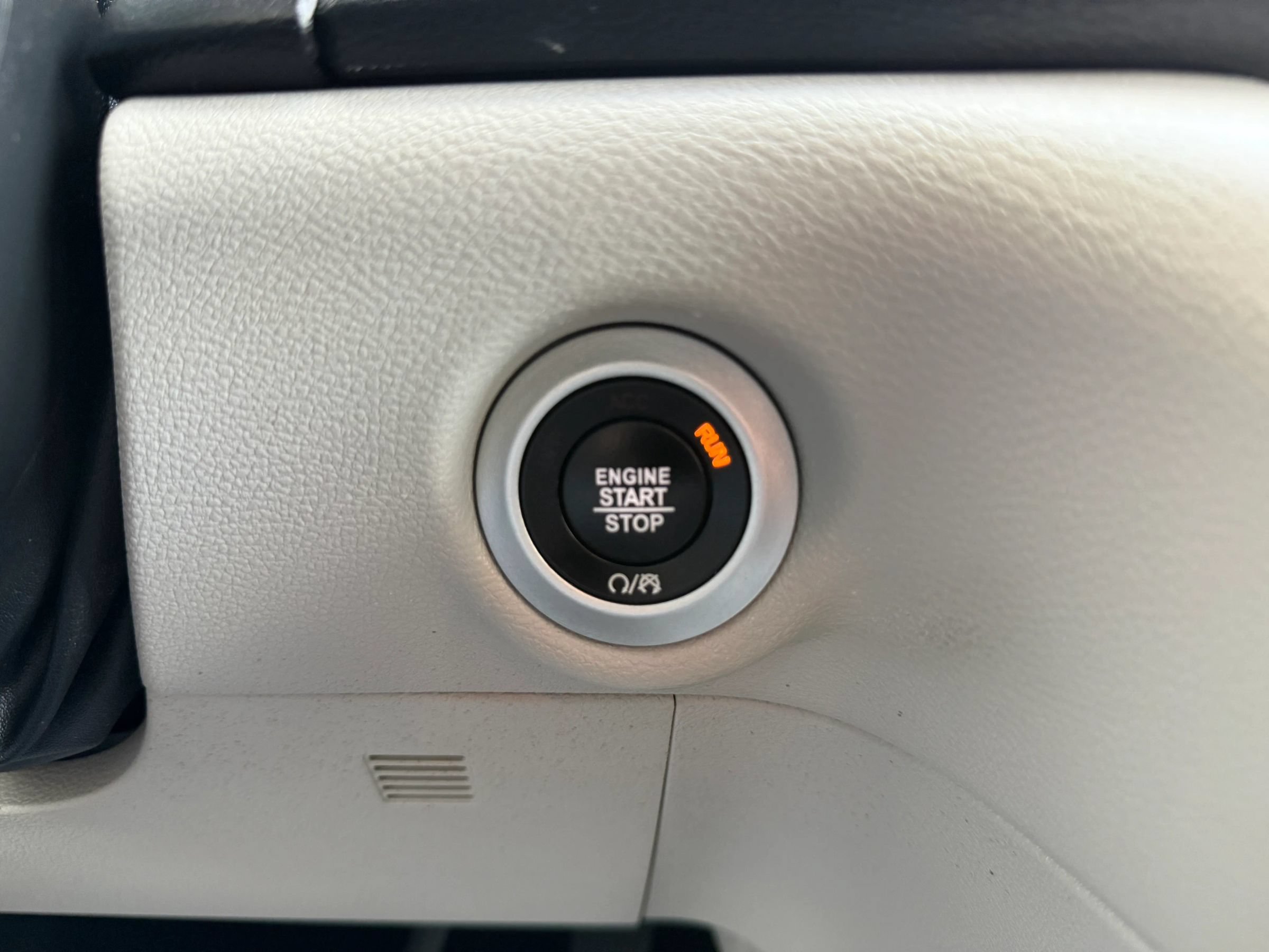 Used 2020 Chrysler Voyager L FWD image 27