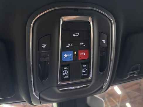 New 2025 Jeep Grand Cherokee Altitude image 19