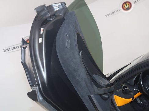 Used 2020 McLaren 570S Coupe RWD image 82