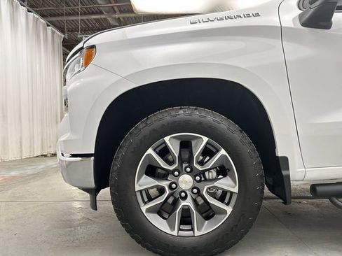 Used 2025 Chevrolet Silverado 1500 LT AWD/4WD image 21