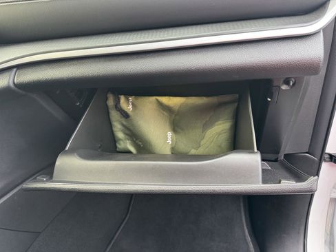 Used 2025 Jeep Grand Cherokee Altitude image 38