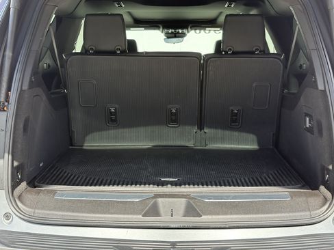 Certified 2025 Cadillac Escalade ESV Premium Luxury AWD/4WD image 9