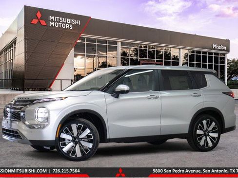 New 2025 Mitsubishi Outlander SE image 1