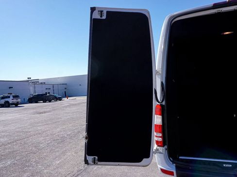 Used 2015 Mercedes-Benz Sprinter 2500 image 44