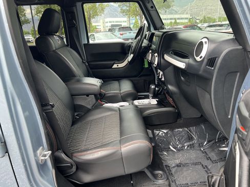 Used 2012 Jeep Wrangler Unlimited Sahara AWD/4WD image 17