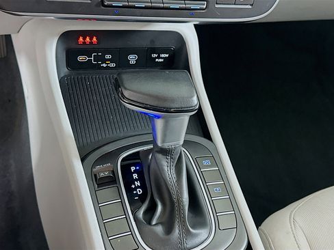 Used 2025 Hyundai Kona SEL FWD image 24