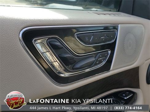 Used 2019 Lincoln Navigator Reserve image 14