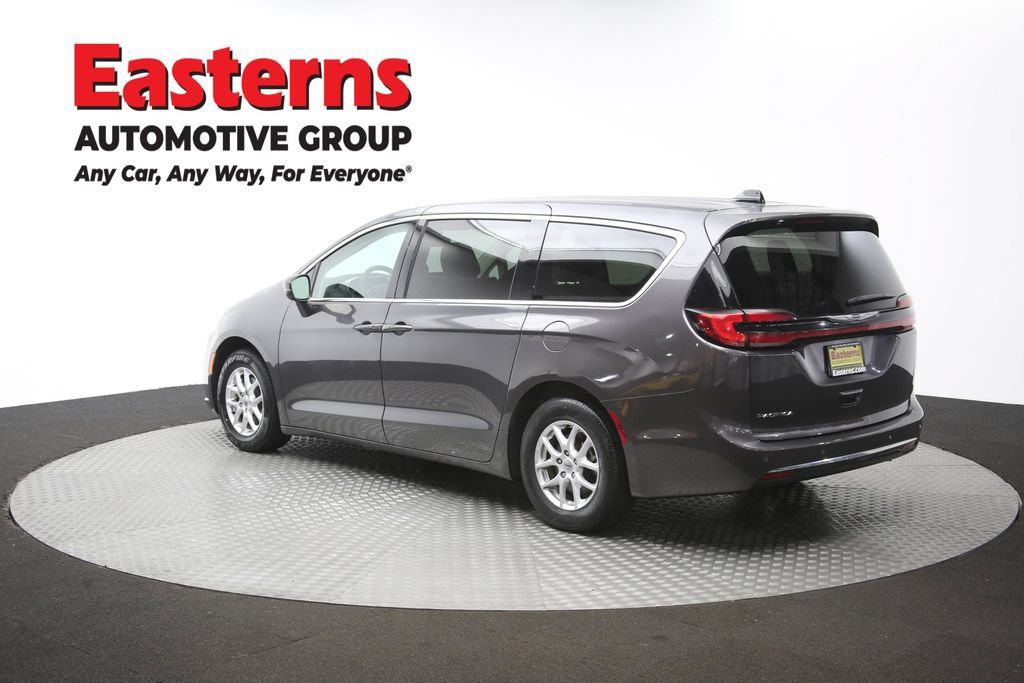 Used 2023 Chrysler Pacifica Touring-L FWD image 67