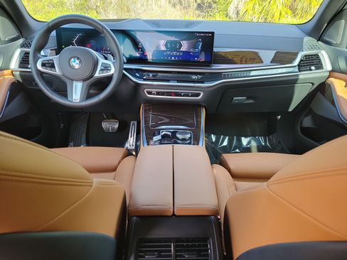 Used 2025 BMW X5 sDrive40i w/ M Sport Package image 13