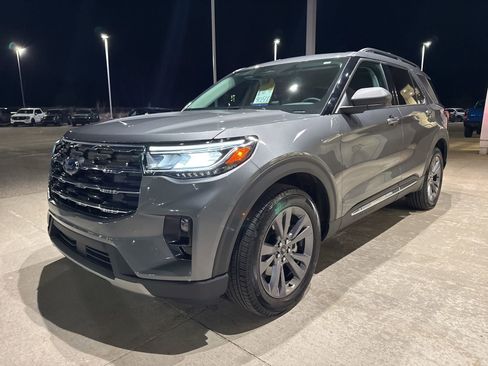 Certified 2025 Ford Explorer Active w/ Active Comfort Package image 3