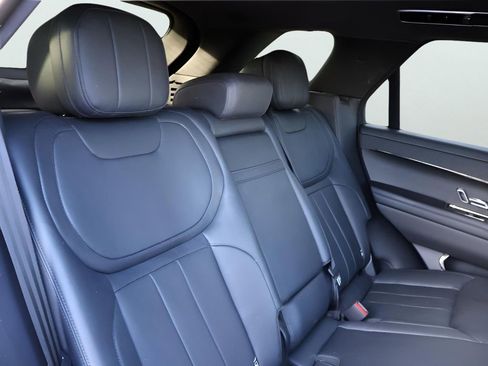 Used 2023 Land Rover Range Rover Sport SE image 13