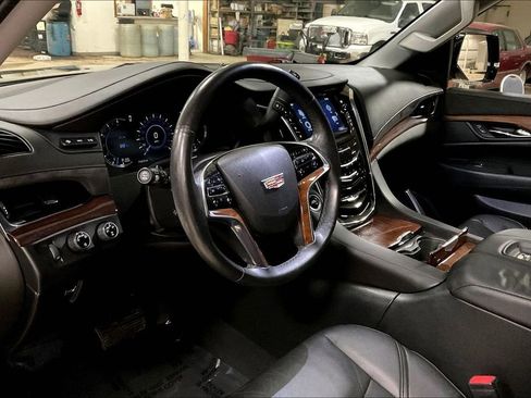 Used 2016 Cadillac Escalade Premium AWD/4WD image 13