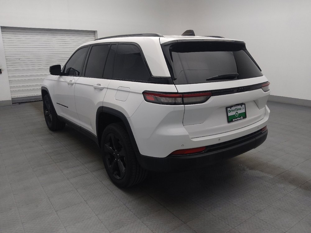 Used 2023 Jeep Grand Cherokee Altitude RWD image 5
