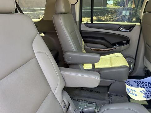 Used 2019 Chevrolet Suburban Premier AWD/4WD image 14