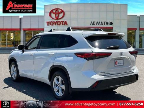 Used 2023 Toyota Highlander LE AWD/4WD image 10