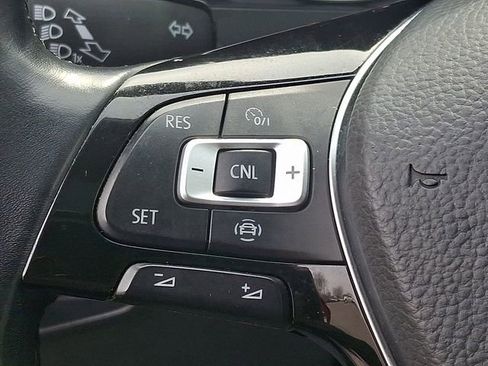 Used 2019 Volkswagen Tiguan SE w/ Panoramic Sunroof Package image 21