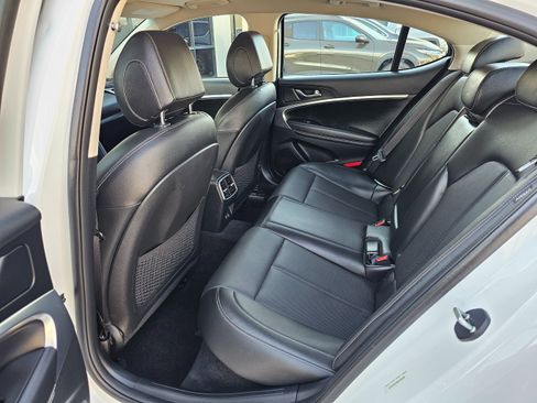 Used 2025 Genesis G70 2.5T image 19