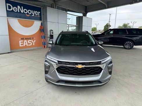 Used 2024 Chevrolet Trax LT FWD image 3