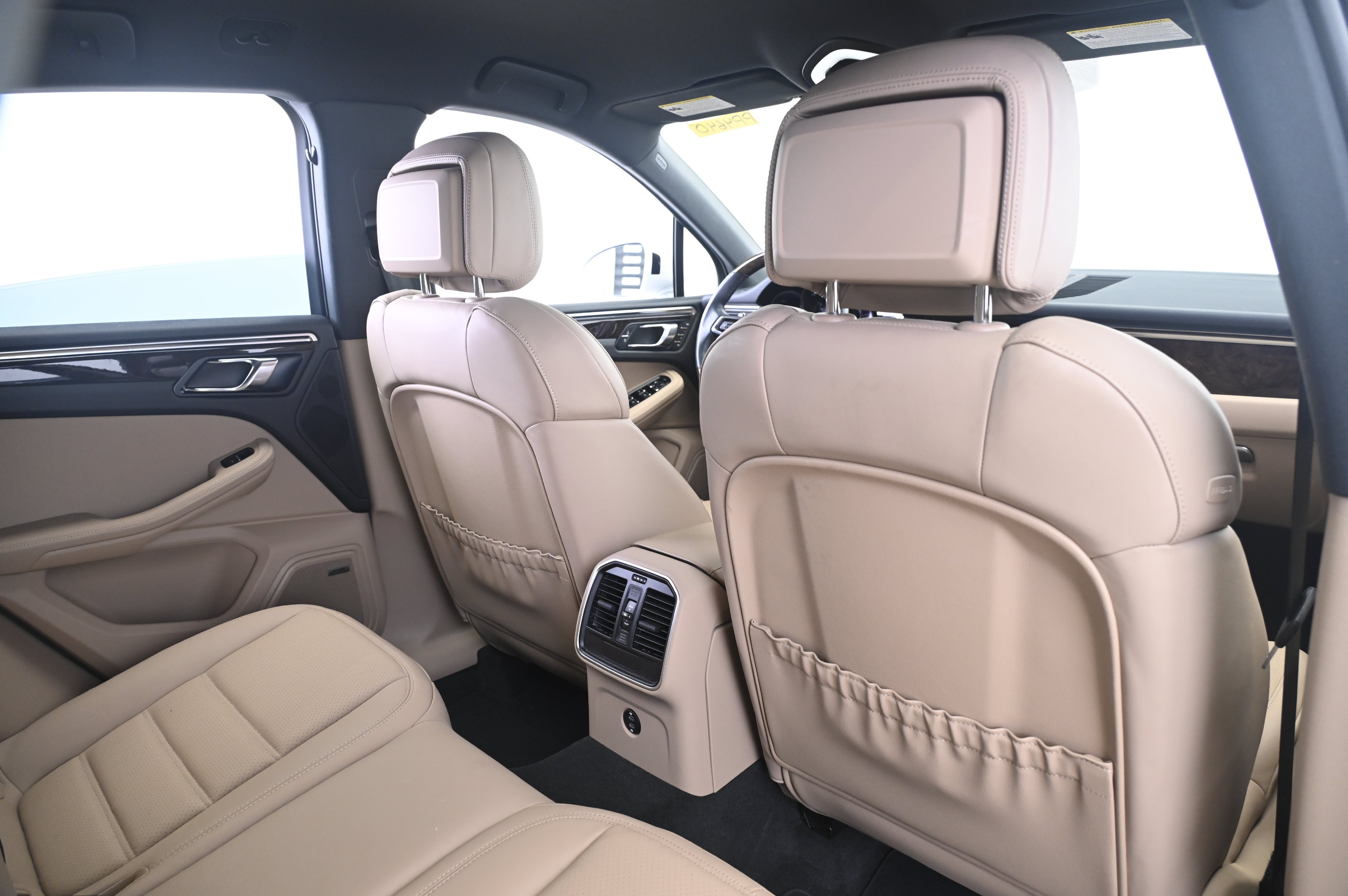 Certified 2024 Porsche Macan AWD/4WD image 17
