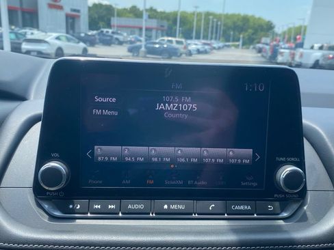 Used 2025 Nissan Rogue SV FWD image 22