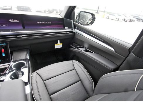 New 2026 Cadillac Escalade Sport w/ LPO, Floor Liner Package RWD image 10