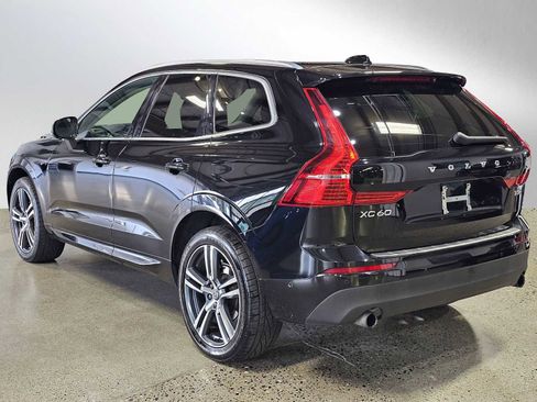 Used 2019 Volvo XC60 T5 Momentum w/ Multimedia Package image 5