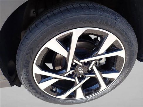 Used 2023 Hyundai Kona Limited AWD/4WD image 7