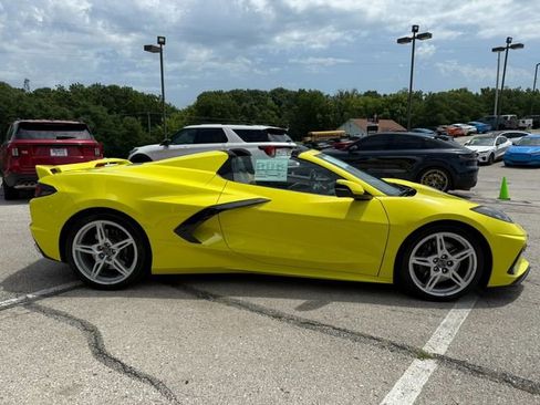 Used 2021 Chevrolet Corvette Stingray w/ Z51 Performance Package image 8