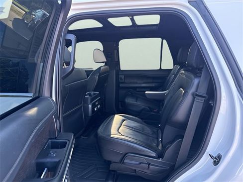 Used 2021 Ford Expedition Limited image 10