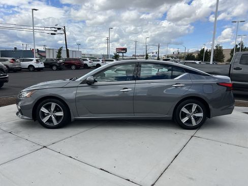 Used 2021 Nissan Altima 2.5 SL FWD image 2