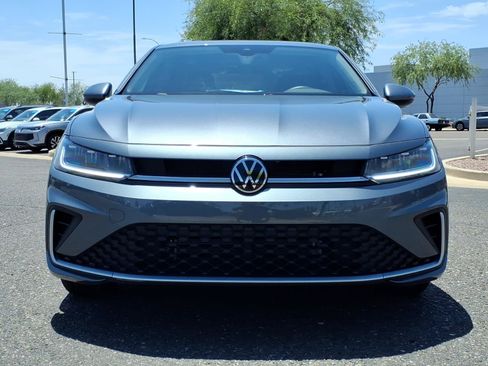 Used 2025 Volkswagen Jetta SE FWD image 2