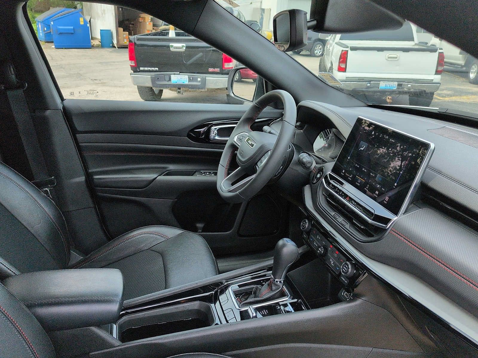 Used 2025 Jeep Compass Trailhawk AWD/4WD image 10