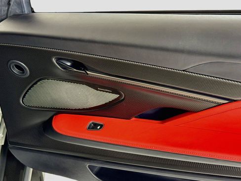 Used 2025 Aston Martin Vanquish RWD image 28