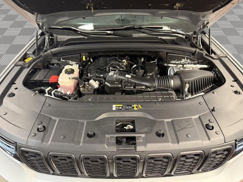 Used 2023 Jeep Grand Cherokee L Laredo image 20