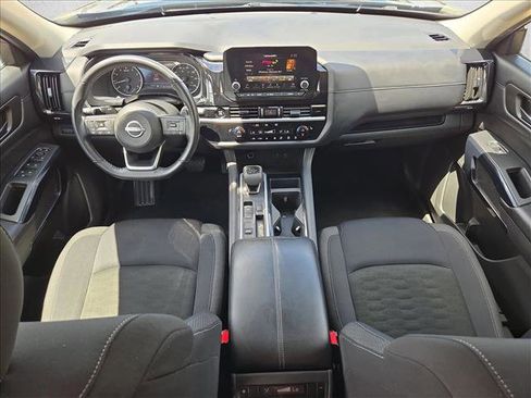 Used 2025 Nissan Pathfinder SV FWD image 17