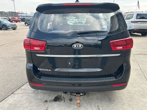 Used 2019 Kia Sedona L image 6